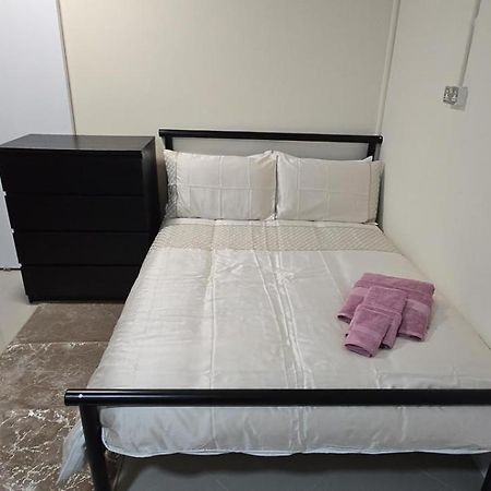 Shanti House Enfield Bagian luar foto