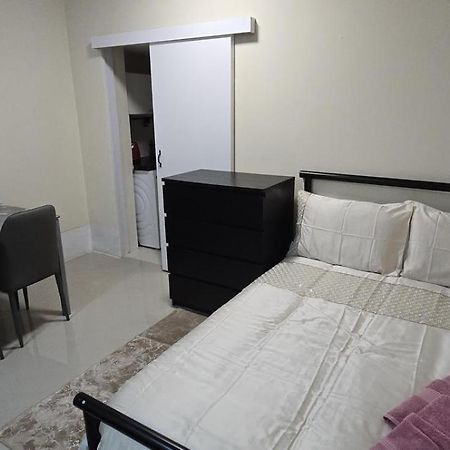 Shanti House Enfield Bagian luar foto