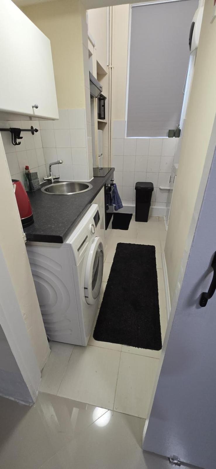 Shanti House Enfield Bagian luar foto